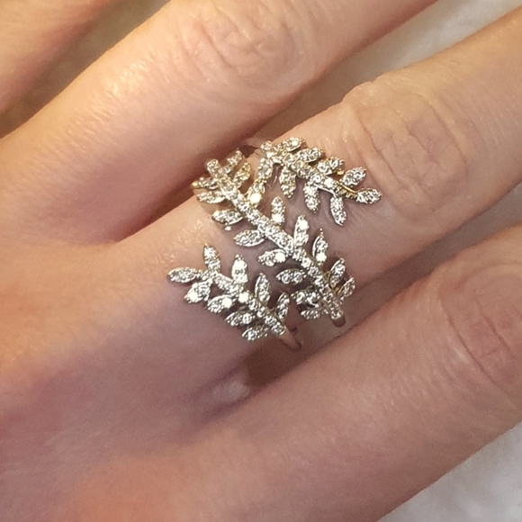 Gentle Olive Branch Leaves Adjustable Ring - Picture 3 of 3